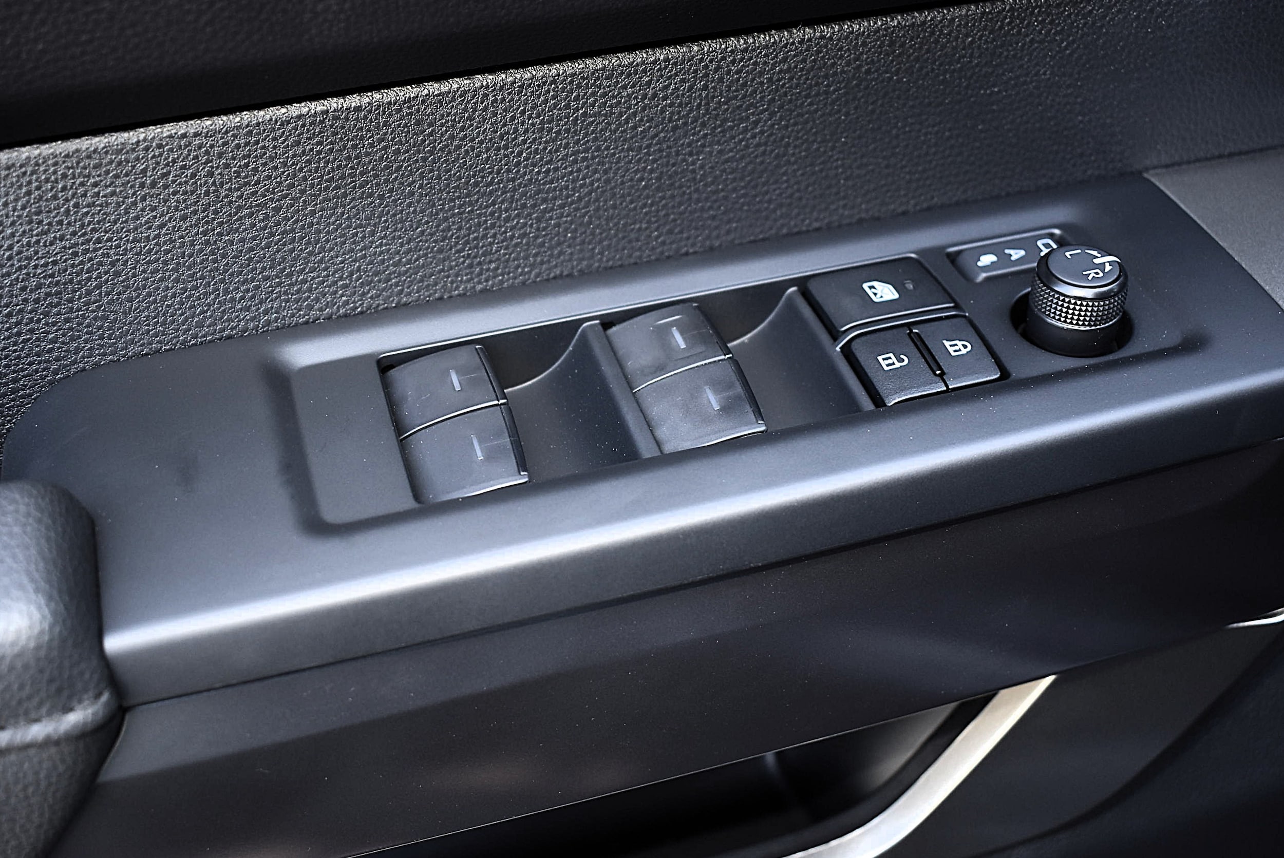 2026 Toyota Tundra SR5 - Photo 8