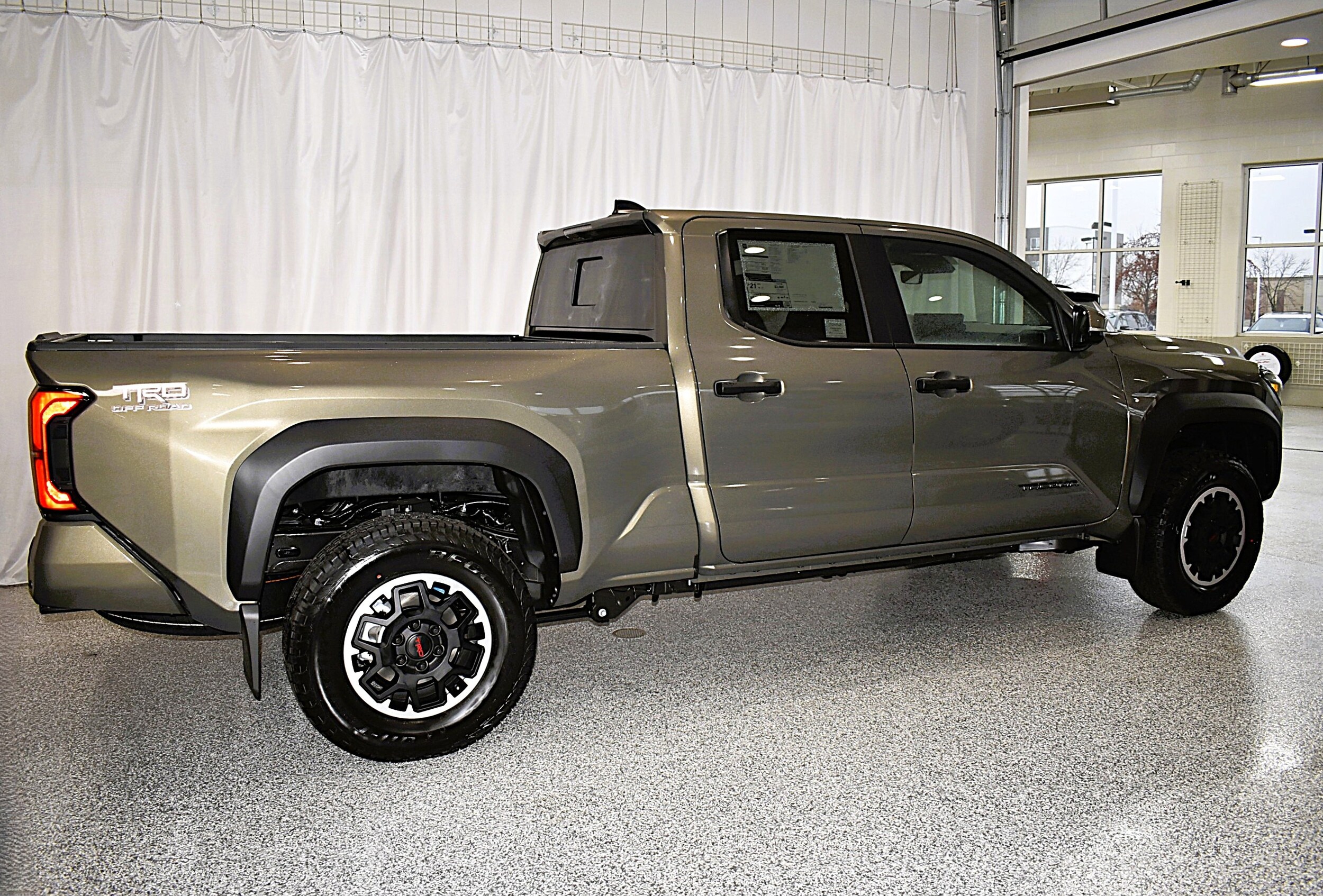 2025 Toyota Tacoma TRD Off-Road Double Cab photo 2