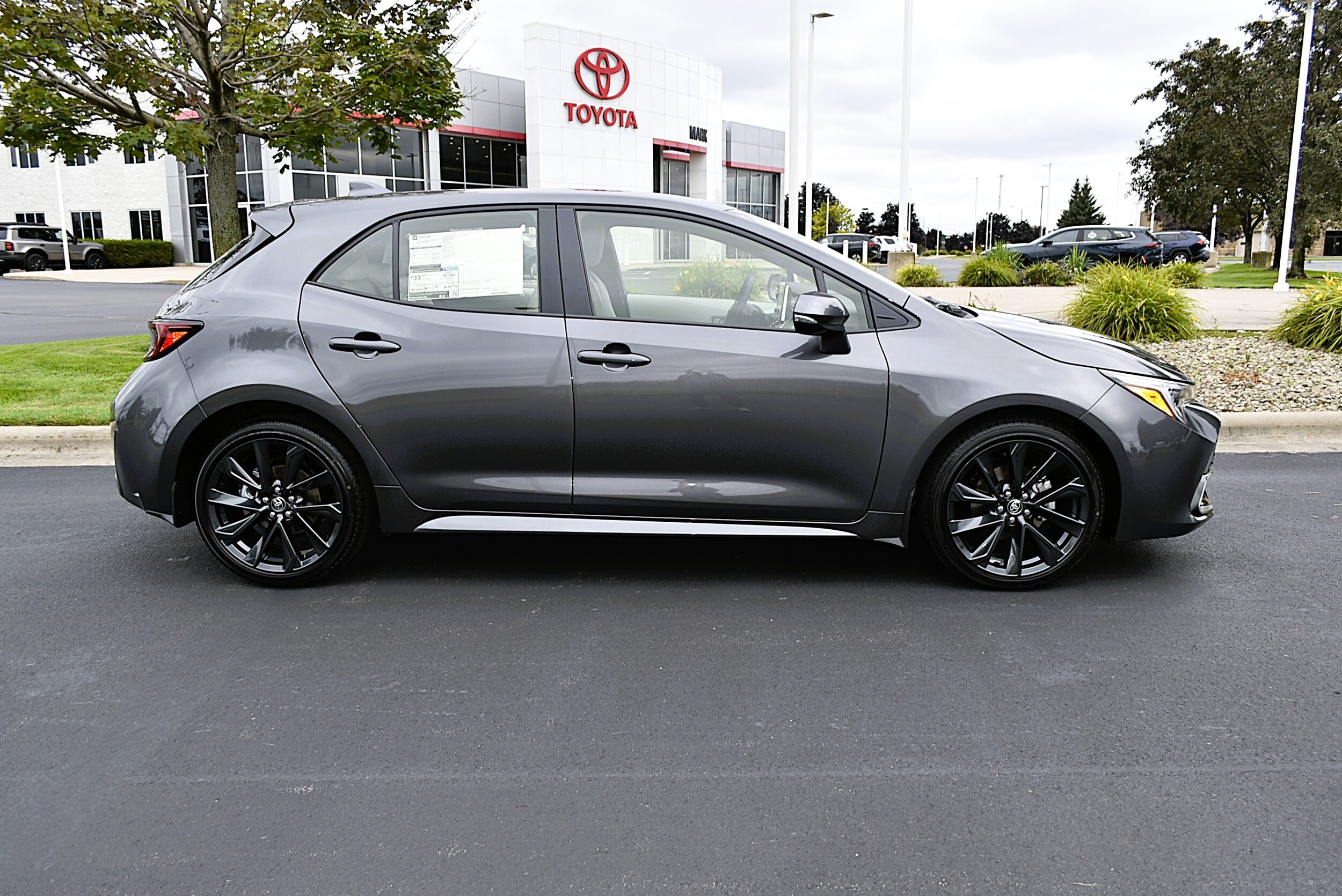 2025 Toyota Corolla XSE photo 2