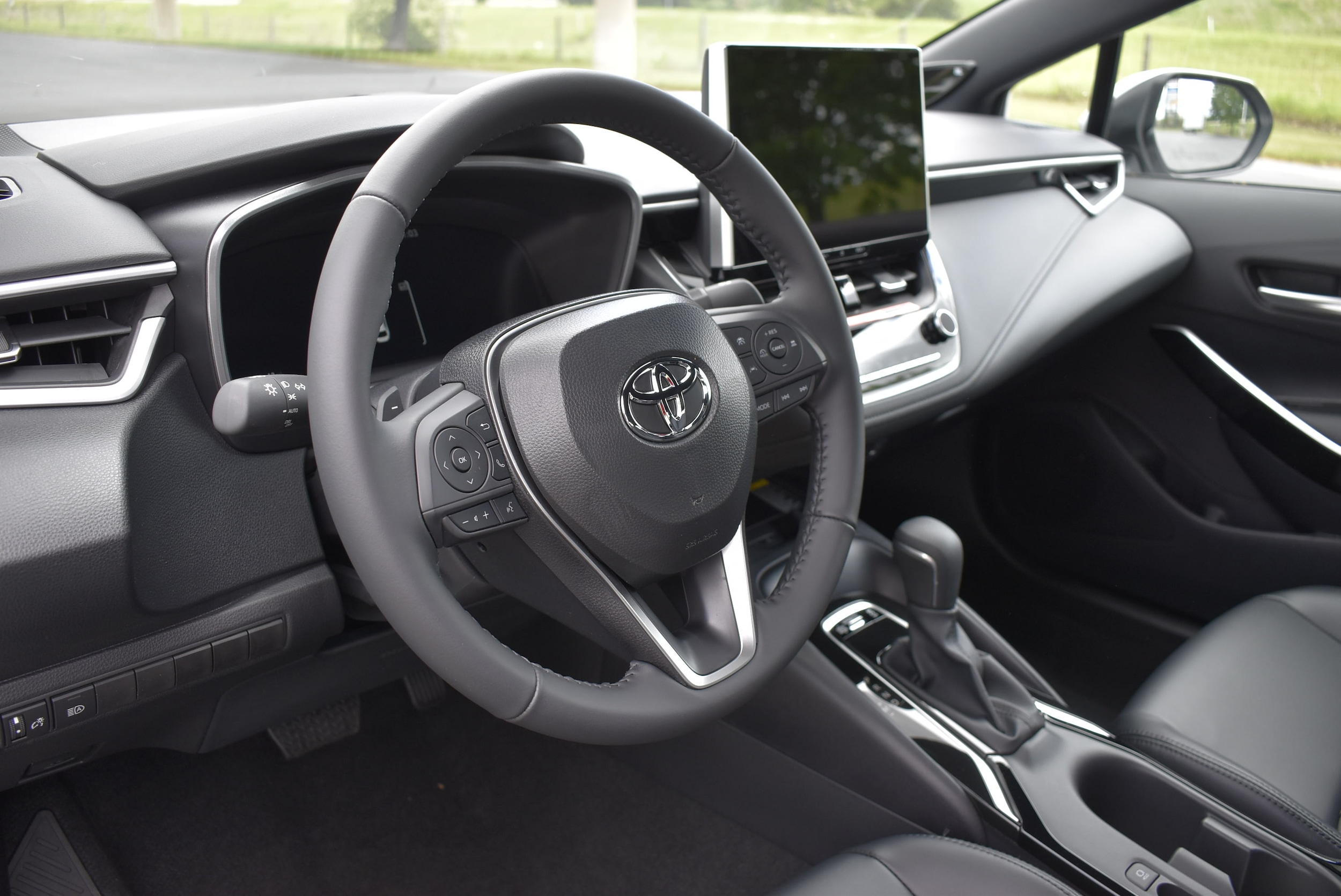 2026 Toyota Corolla XSE - Photo 9