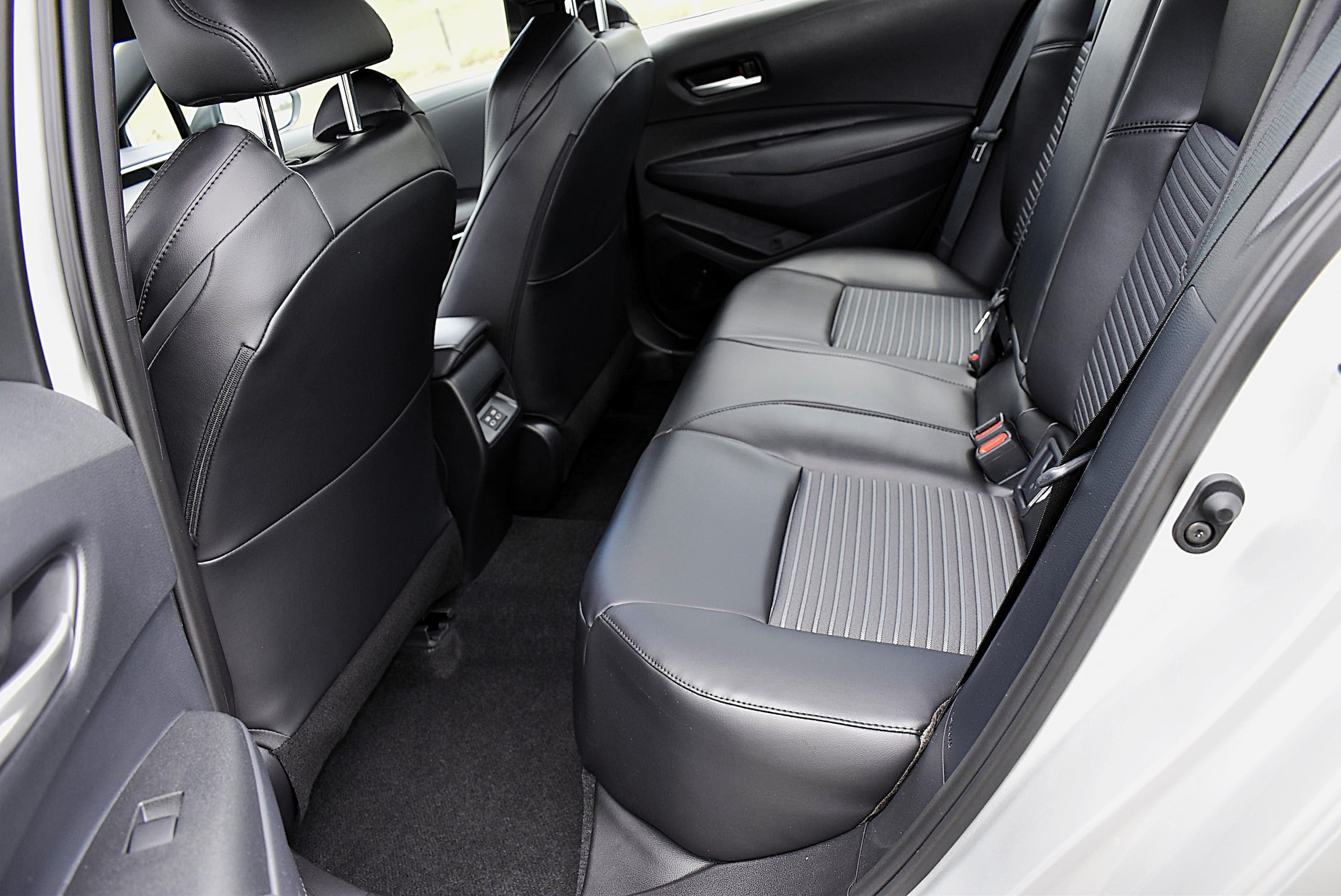 2026 Toyota Corolla XSE - Photo 25