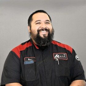 Staff member Reymundo M from f0ea949ce919