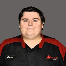 Staff member Ethen S from f0ea949ce919