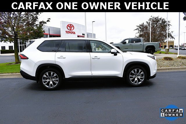 2024 Toyota Highlander Hybrid Limited photo 2