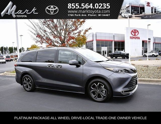 2025 Toyota Sienna Platinum's photo