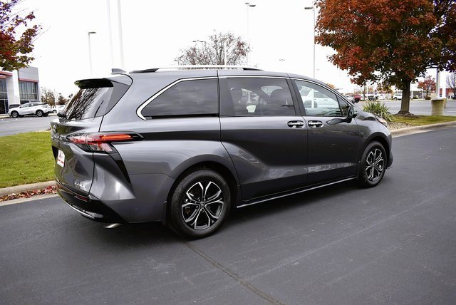 2025 Toyota Sienna Platinum photo 2