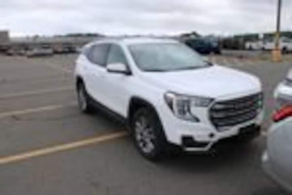 Used 2024 GMC Terrain SLT SUV