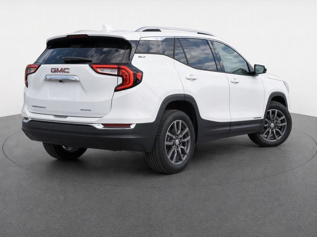 Used 2024 GMC Terrain SLT SUV