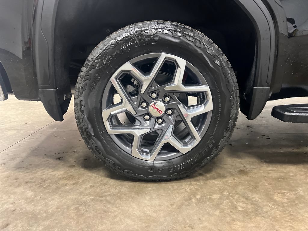 2026 GMC Sierra 1500 SLT - Photo 9