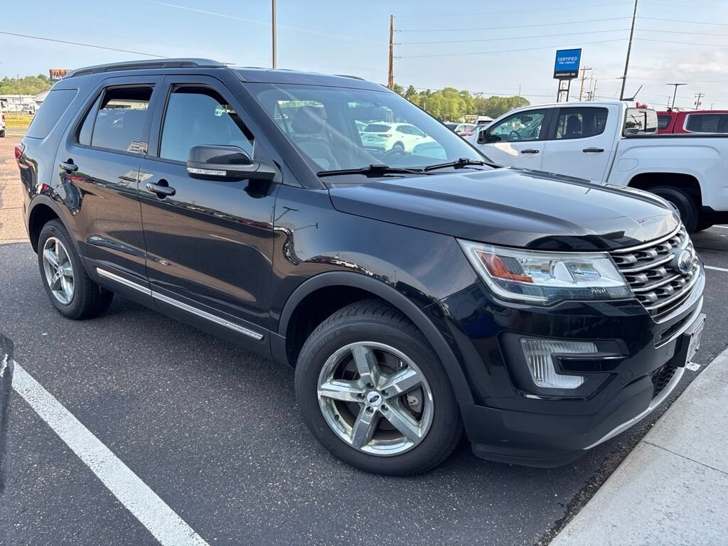 Used 2017 Ford Explorer XLT SUV