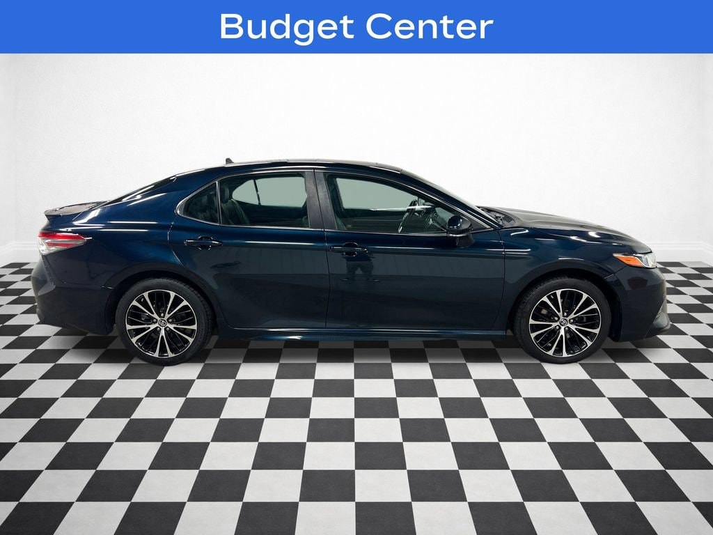 Used 2018 Toyota Camry SE with VIN 4T1B11HK2JU534205 for sale in Chippewa Falls, WI