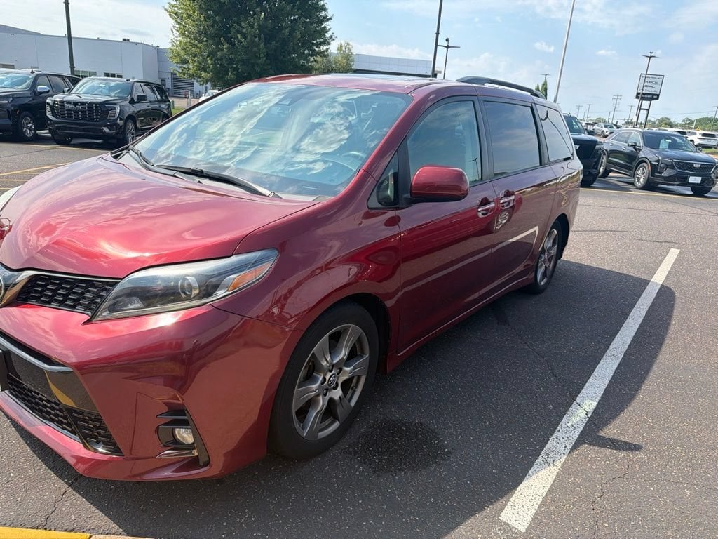 Used 2018 Toyota Sienna SE Premium 8 Passenger Minivan