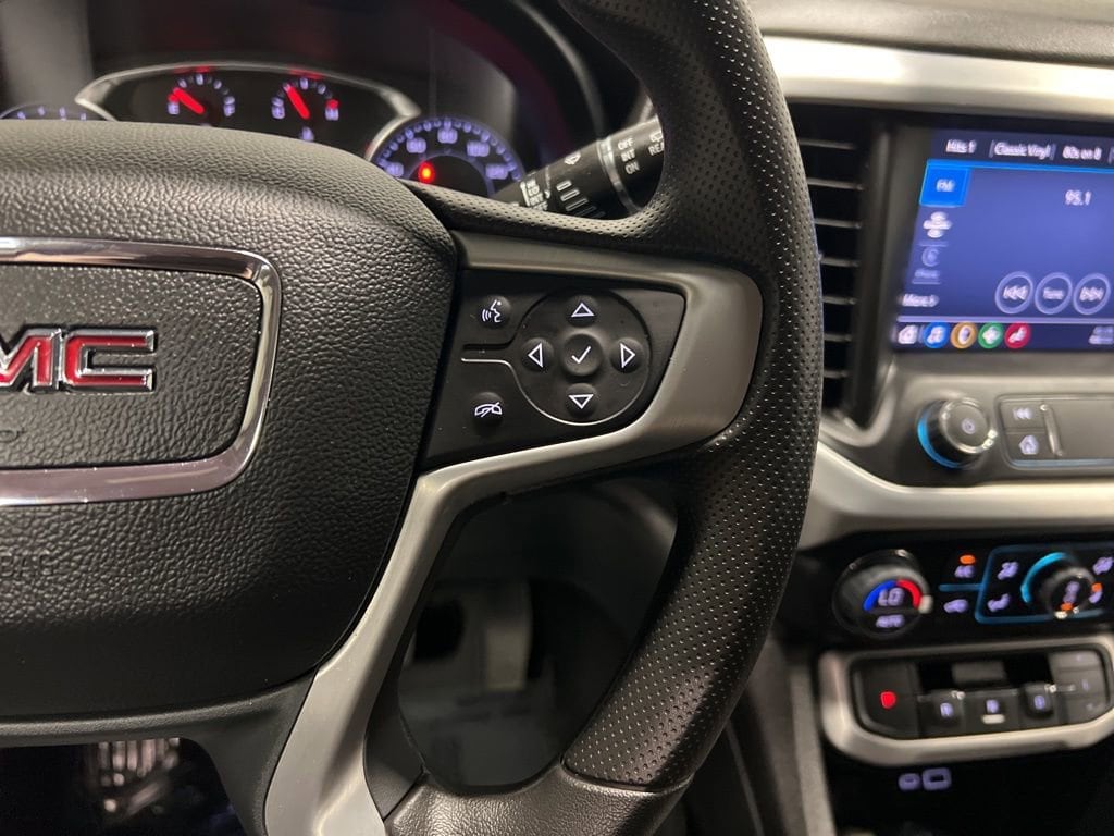 2023 GMC Acadia SLE - Photo 17
