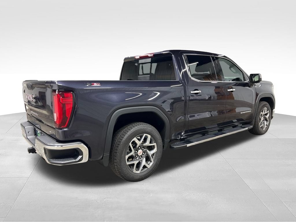 2024 GMC Sierra 1500 SLT - Photo 9
