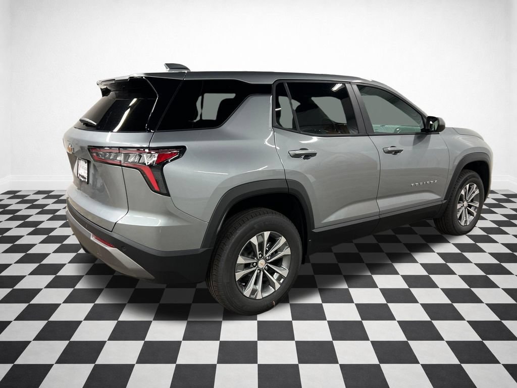 2027 Chevrolet Equinox LT - Photo 8