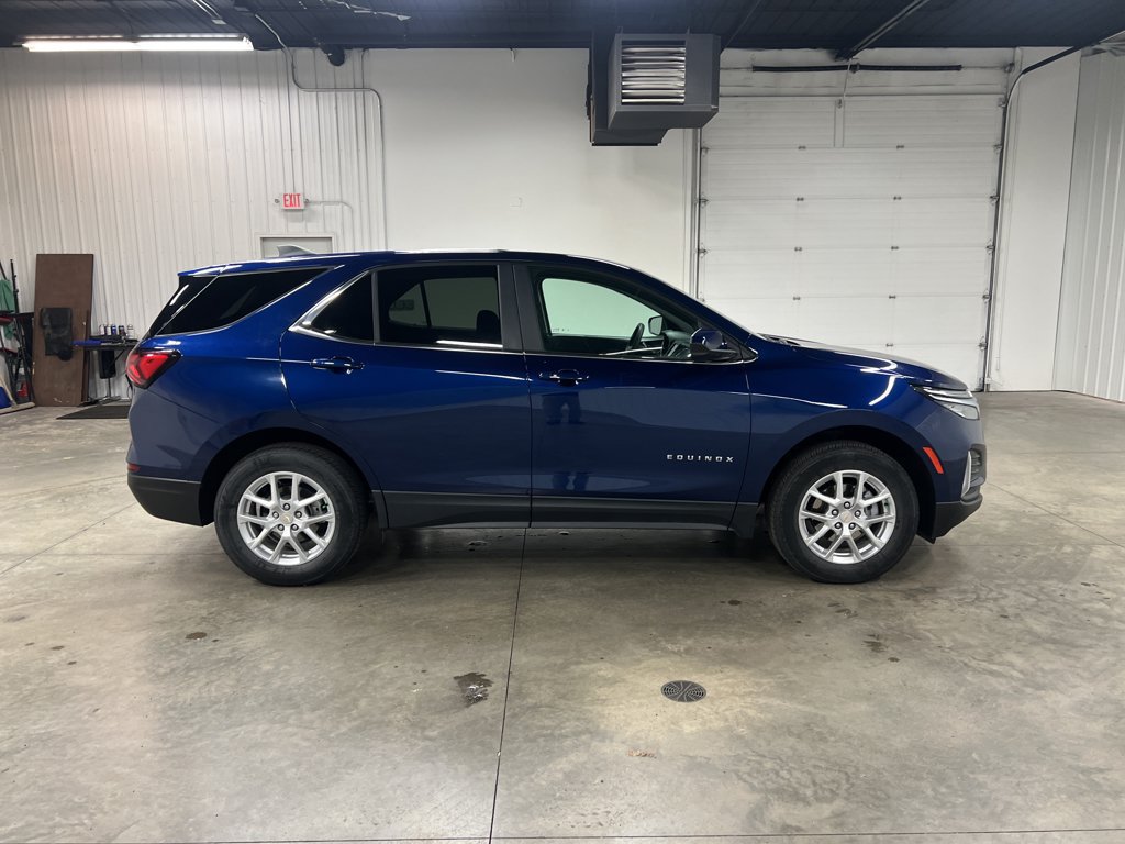 2023 Chevrolet Equinox LT - Photo 2