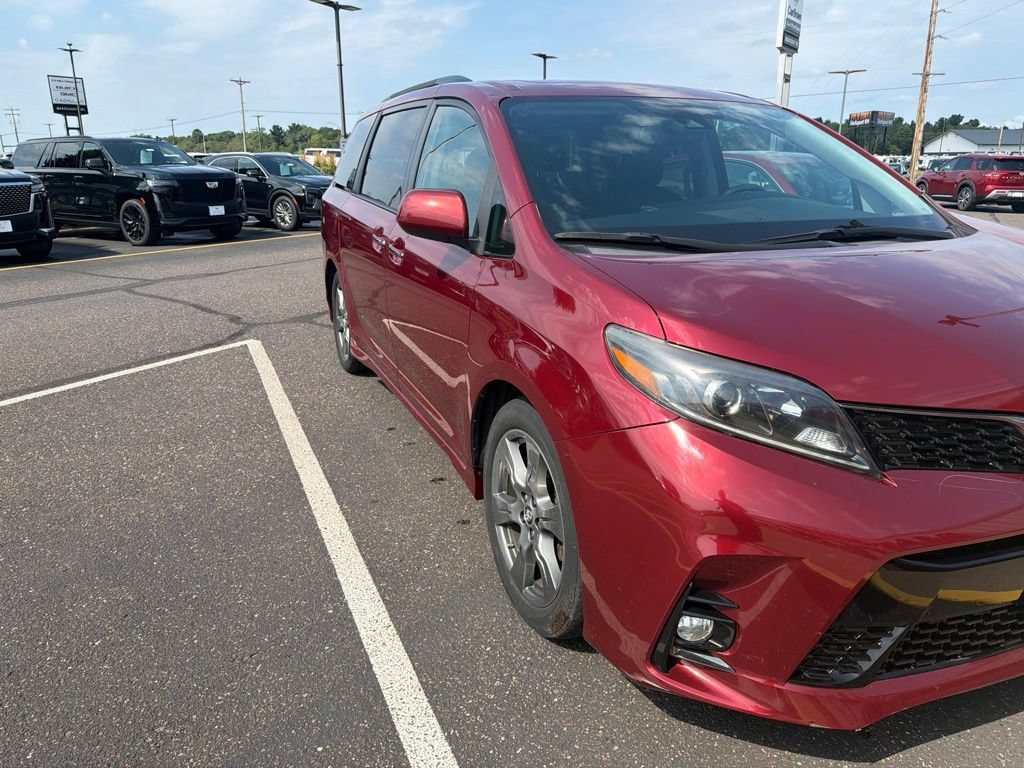 Used 2018 Toyota Sienna SE Premium 8 Passenger Minivan