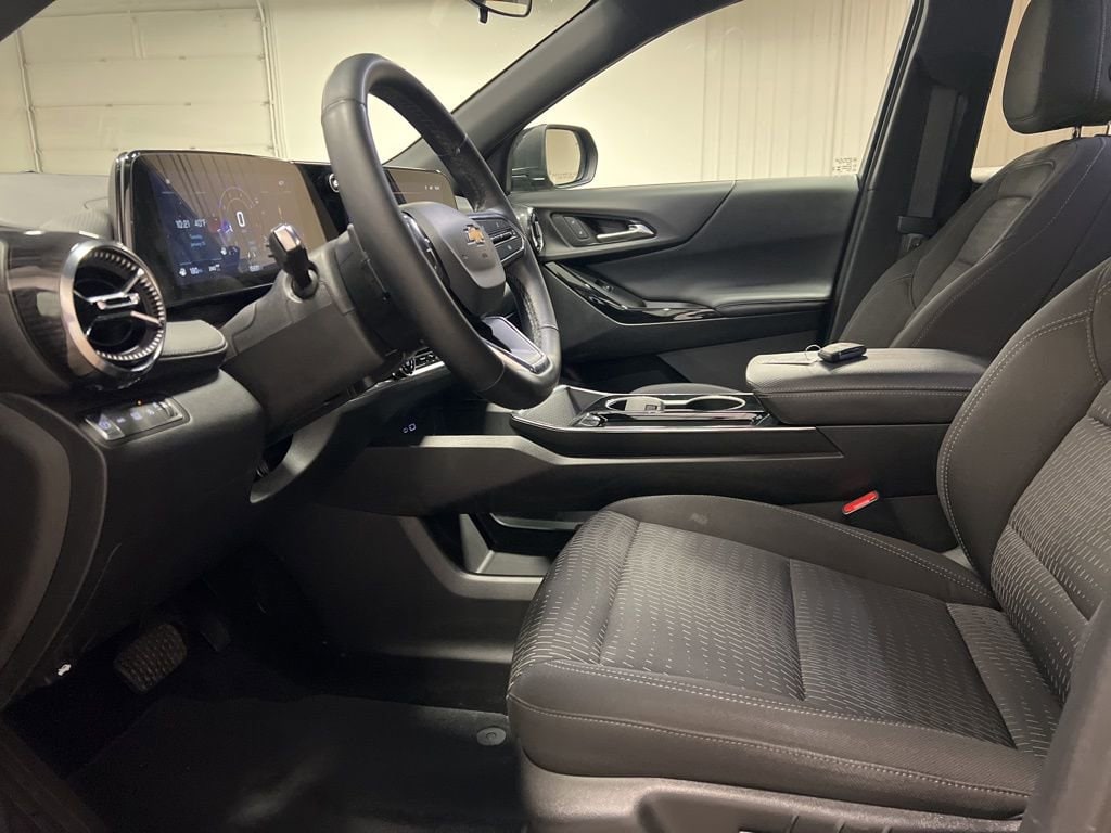 2025 Chevrolet Equinox LT - Photo 11