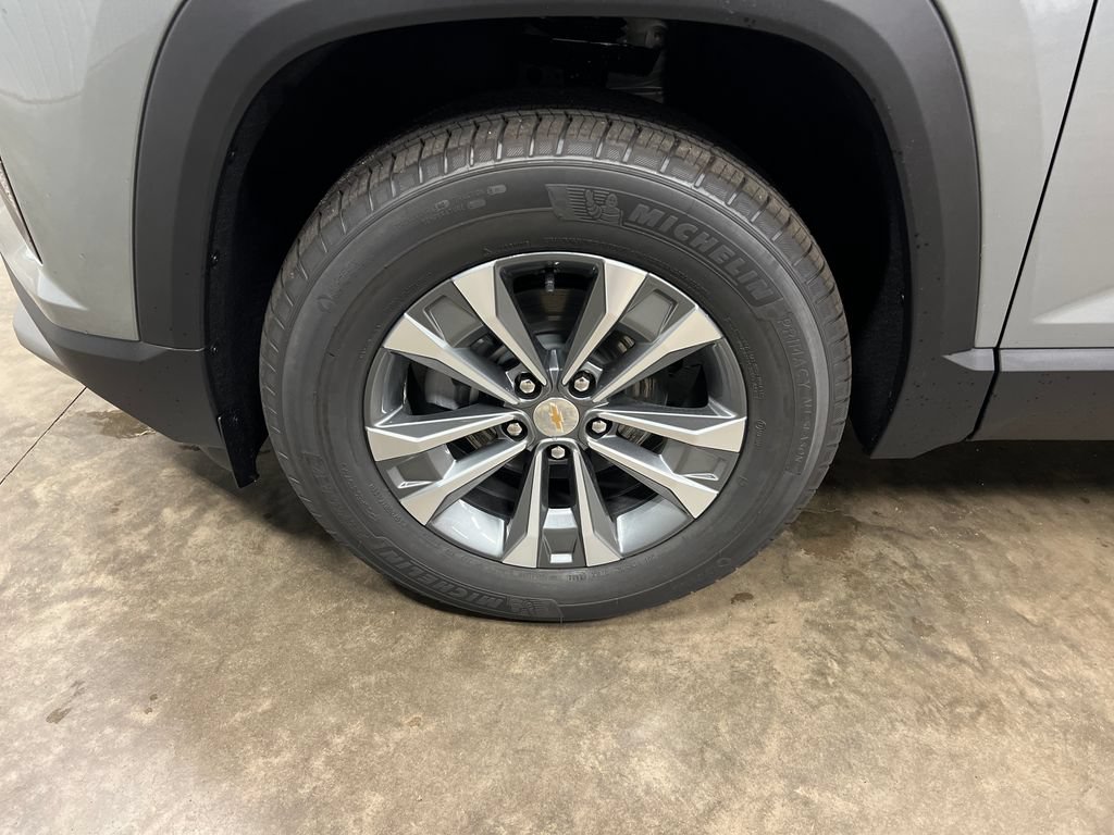 2027 Chevrolet Equinox LT - Photo 17
