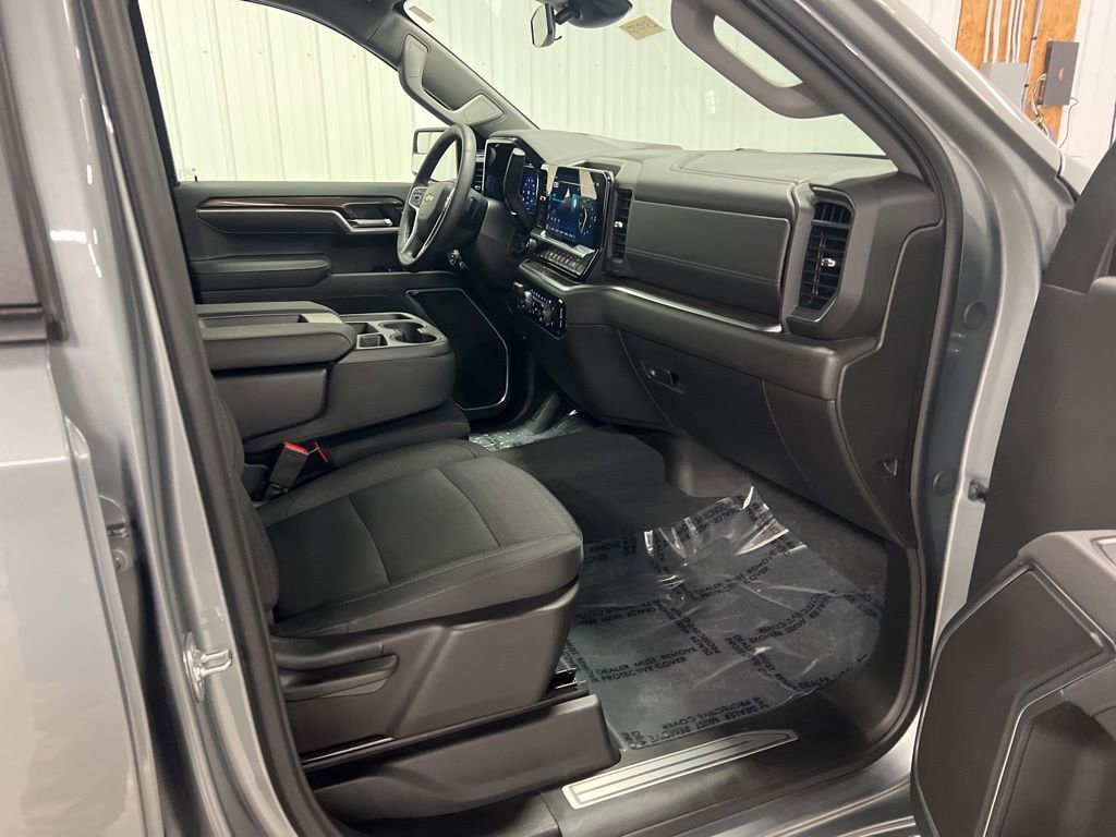 2025 Chevrolet Silverado 1500 LT - Photo 9