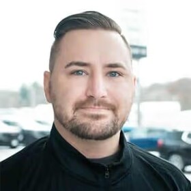Staff member GEOFF HINDE from ID_4cfefb