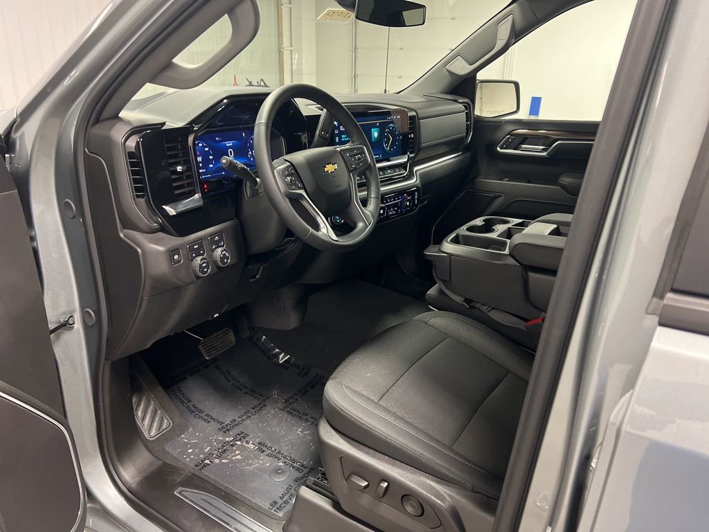 2025 Chevrolet Silverado 1500 LT - Photo 10