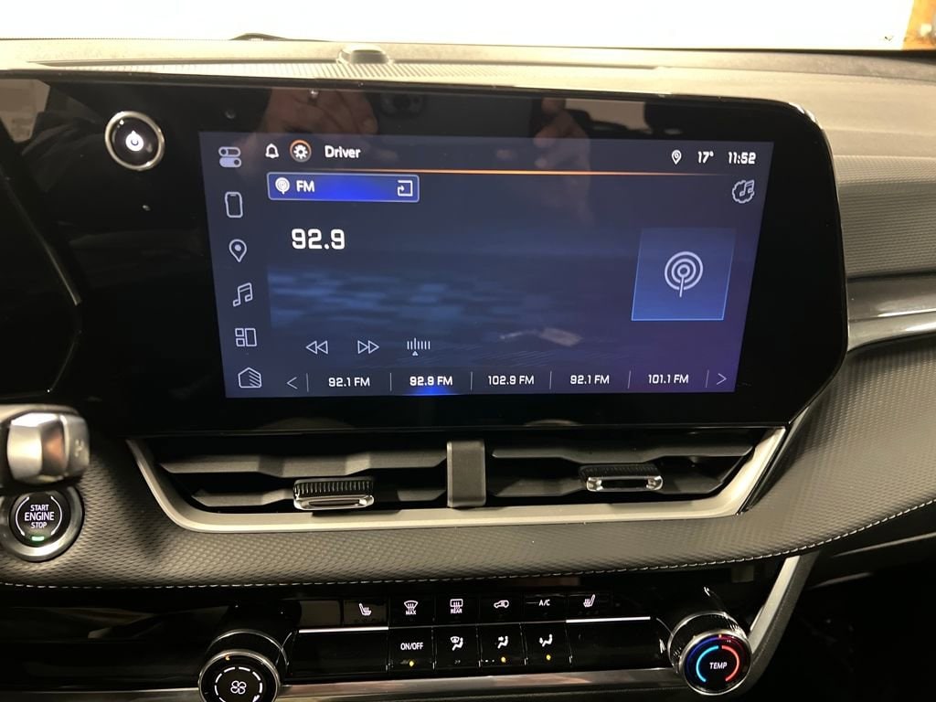 2025 Chevrolet Equinox LT - Photo 22