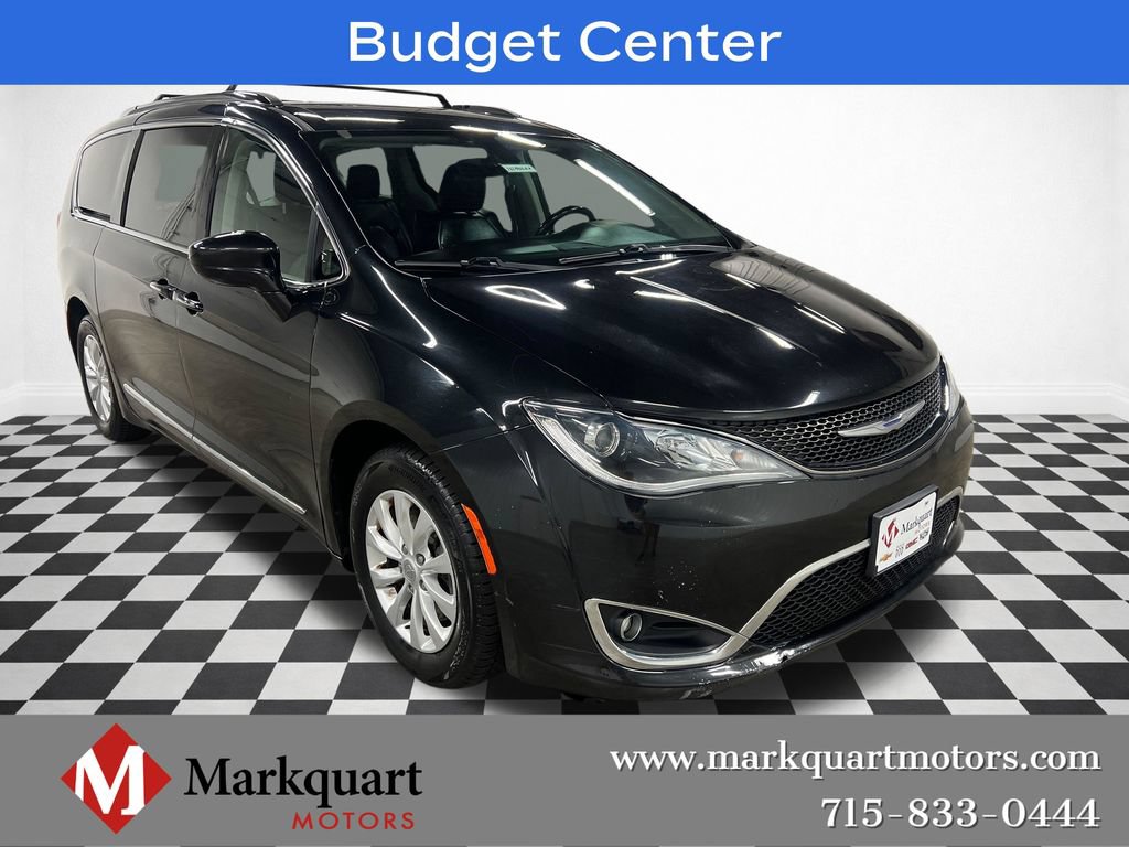 2018 Chrysler Pacifica Touring L's photo