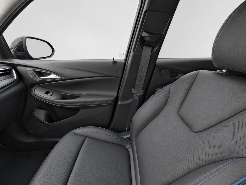 2025 Buick Encore GX Sport Touring - Photo 18