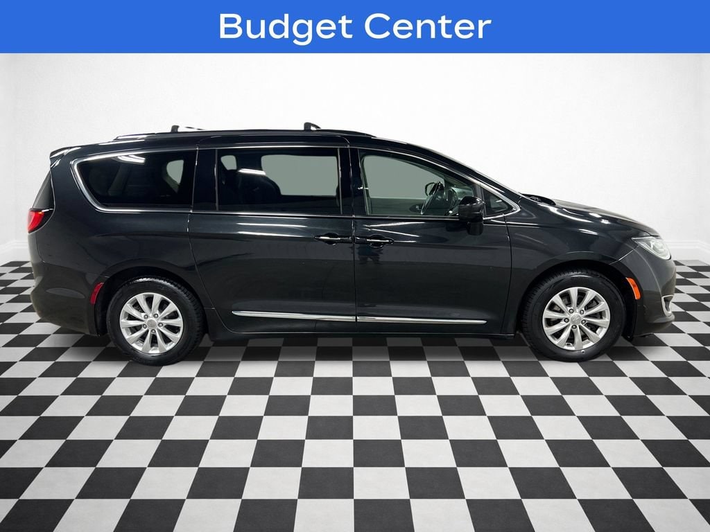 Used 2018 Chrysler Pacifica Touring L with VIN 2C4RC1BG2JR234873 for sale in Chippewa Falls, WI