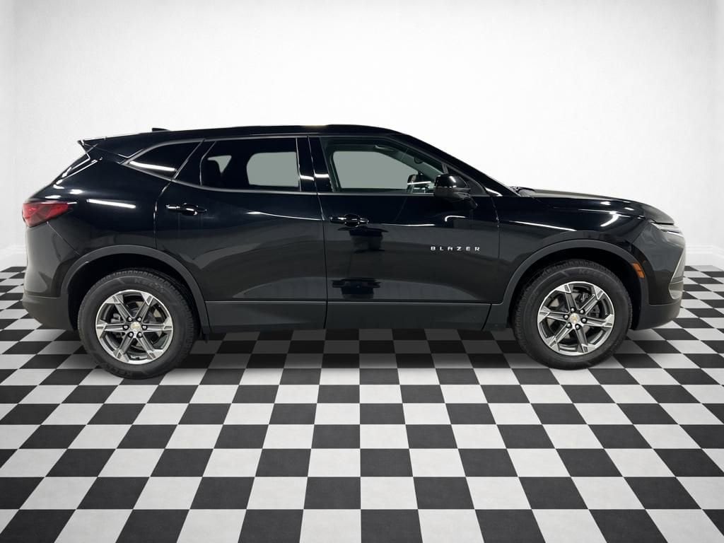 2023 Chevrolet Blazer 2LT - Photo 2
