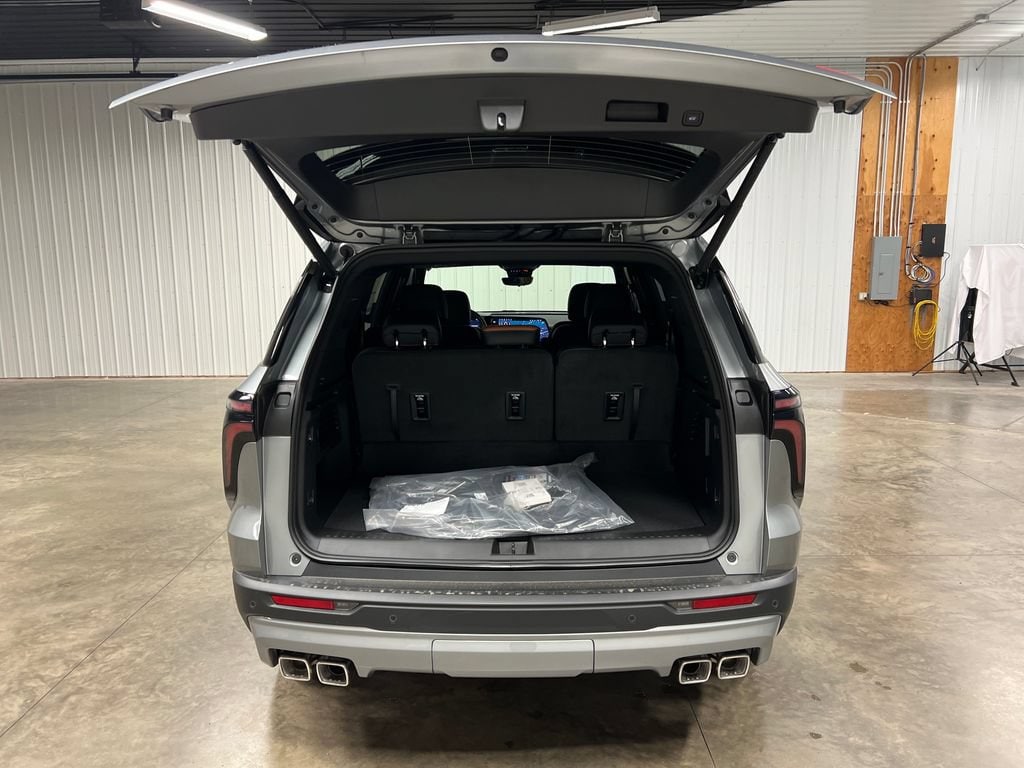 2027 Chevrolet Traverse Z71 - Photo 11