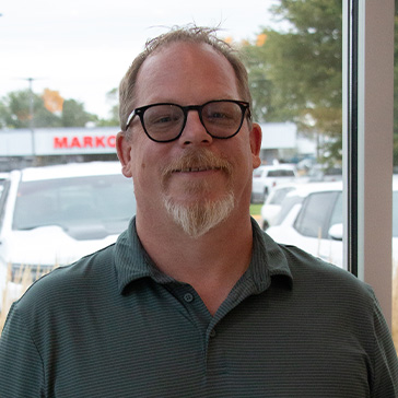 Staff member ANDY PETERSEN from ID_9e1a72