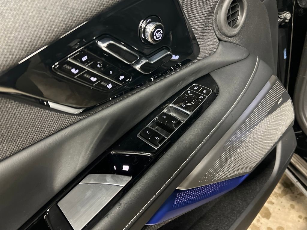2026 Cadillac OPTIQ V-Series - Photo 15