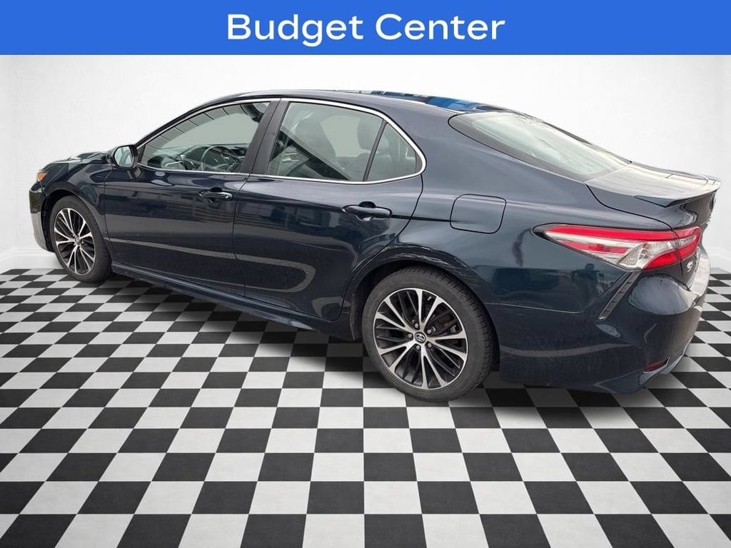 Used 2018 Toyota Camry SE Sedan