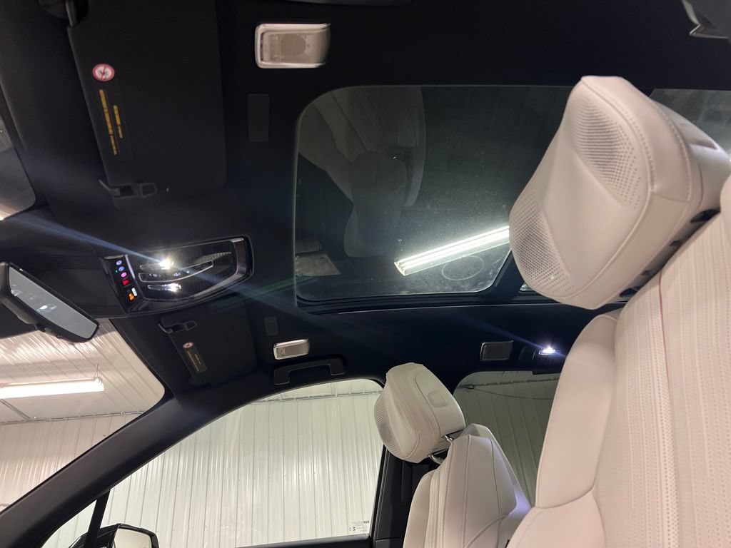 2027 Cadillac VISTIQ Sport - Photo 28