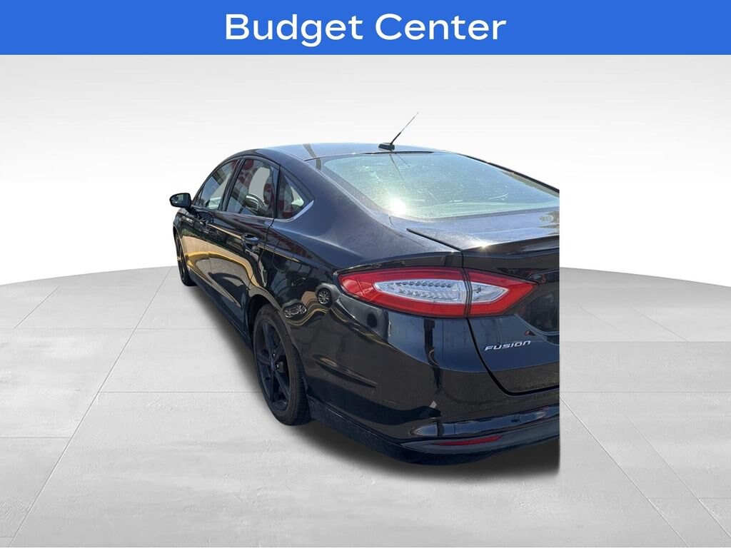 Used 2016 Ford Fusion SE Sedan