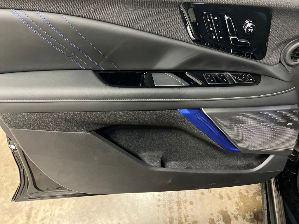 2026 Cadillac OPTIQ V-Series - Photo 14