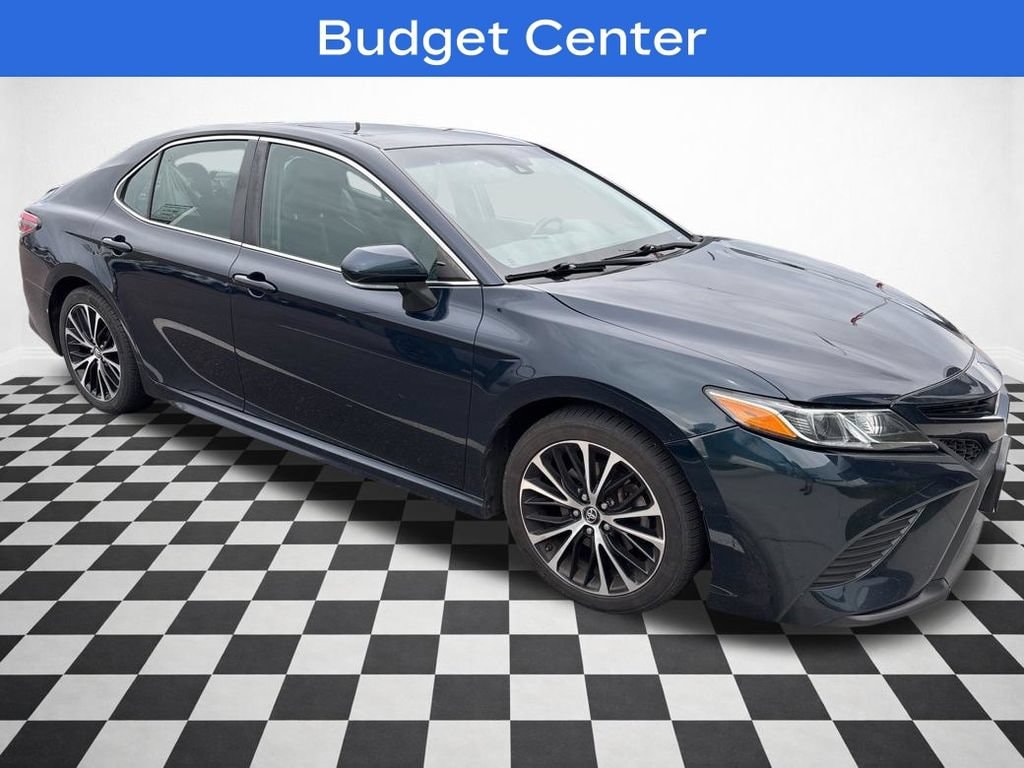 Used 2018 Toyota Camry SE Sedan