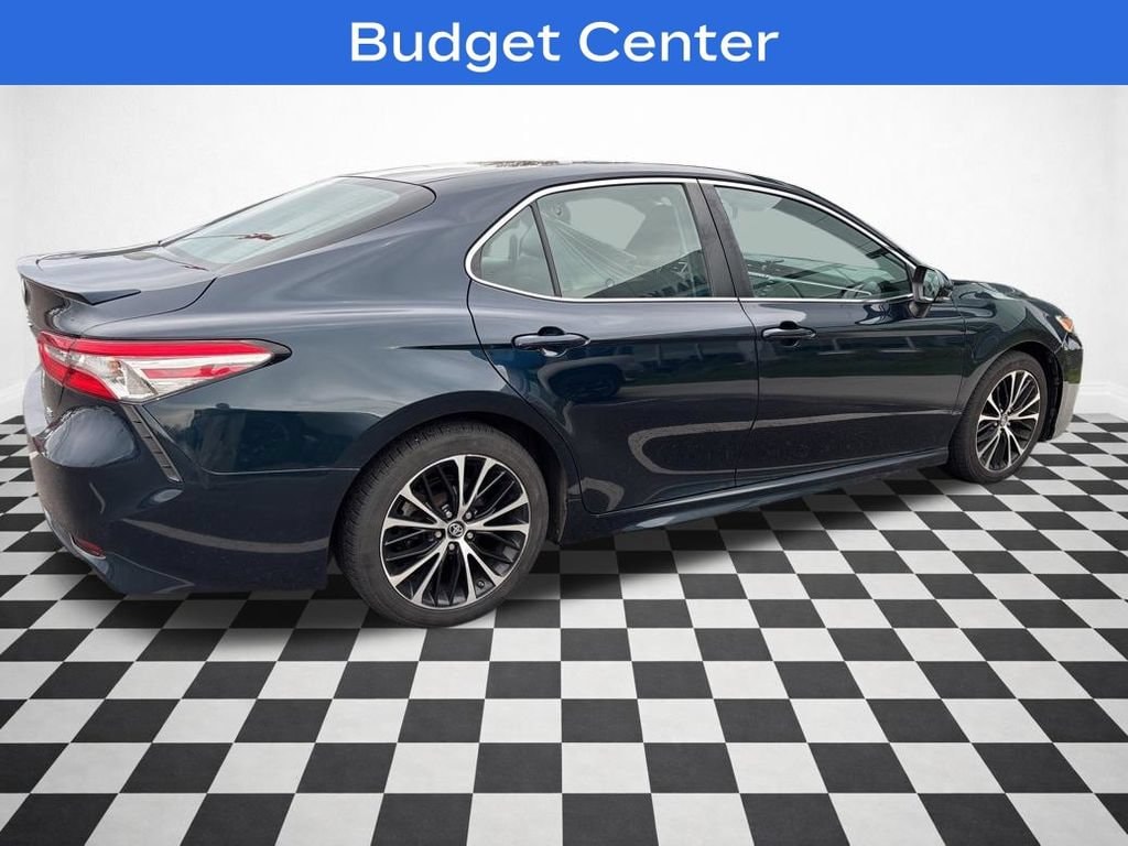 Used 2018 Toyota Camry SE Sedan