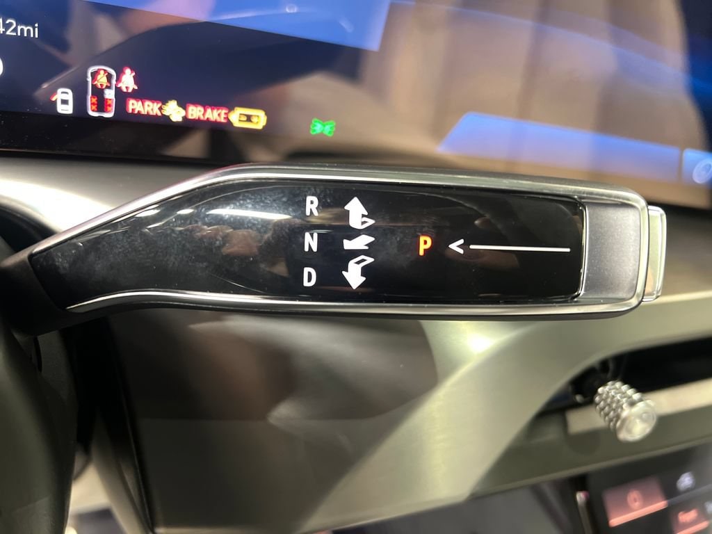 2027 Cadillac VISTIQ Sport - Photo 26