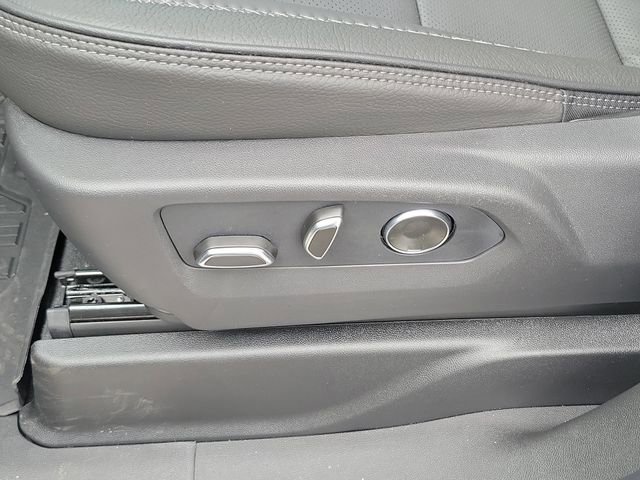 2026 GMC Yukon XL Denali - Photo 18
