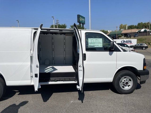 2025 GMC Savana Cargo Work Van - Photo 9