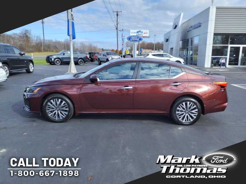 Used 2023 Nissan Altima SV with VIN 1N4BL4DWXPN371384 for sale in Cortland, OH