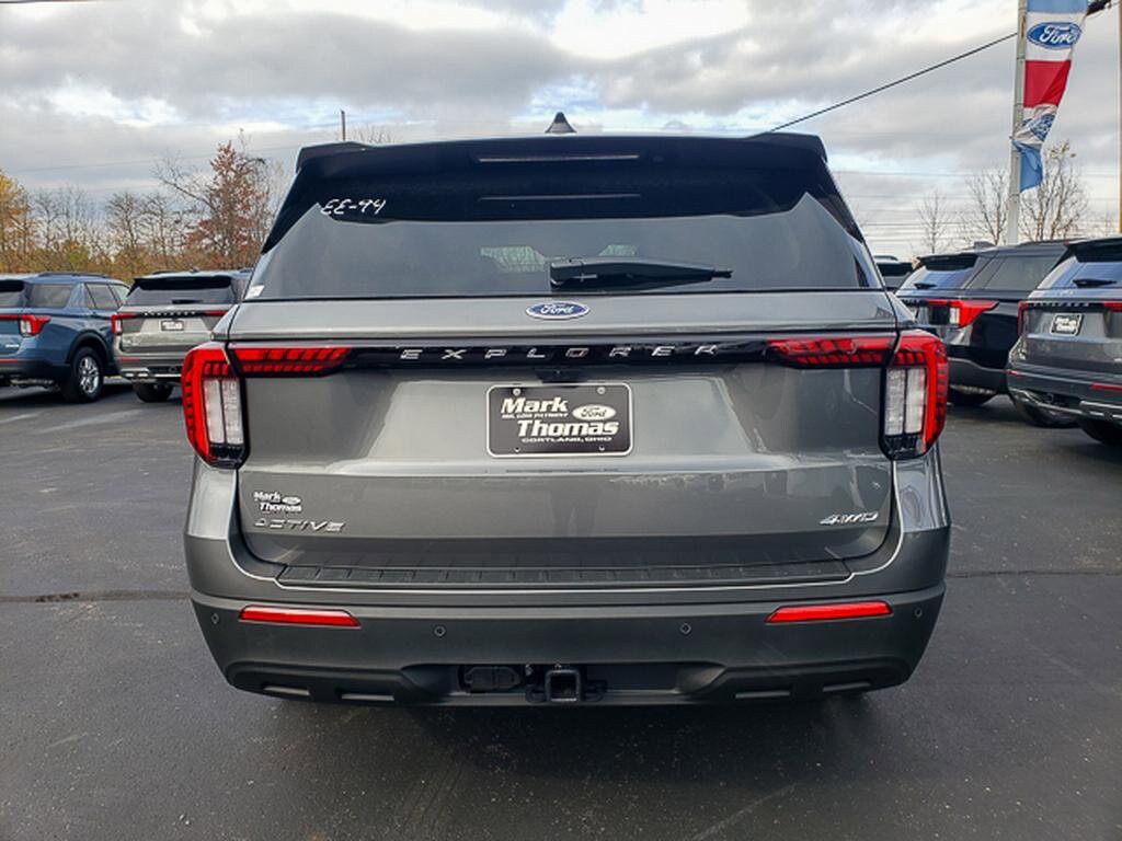 2026 Ford Explorer photo 4