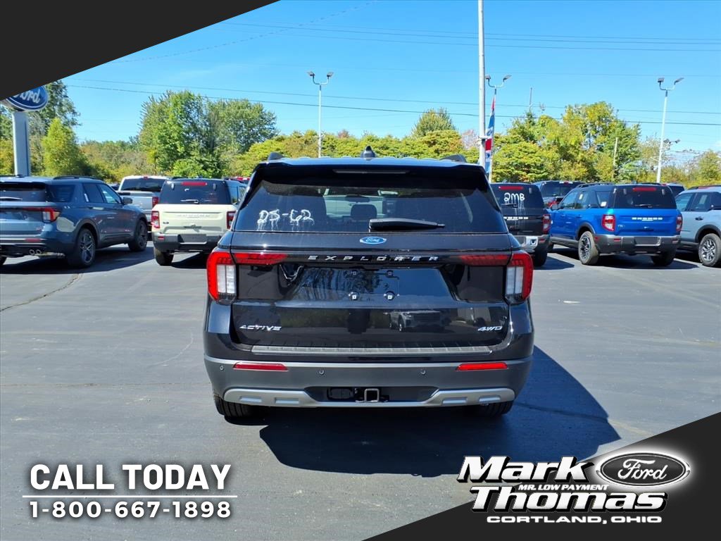 2025 Ford Explorer photo 4