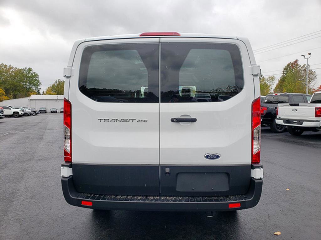2025 Ford Transit photo 4
