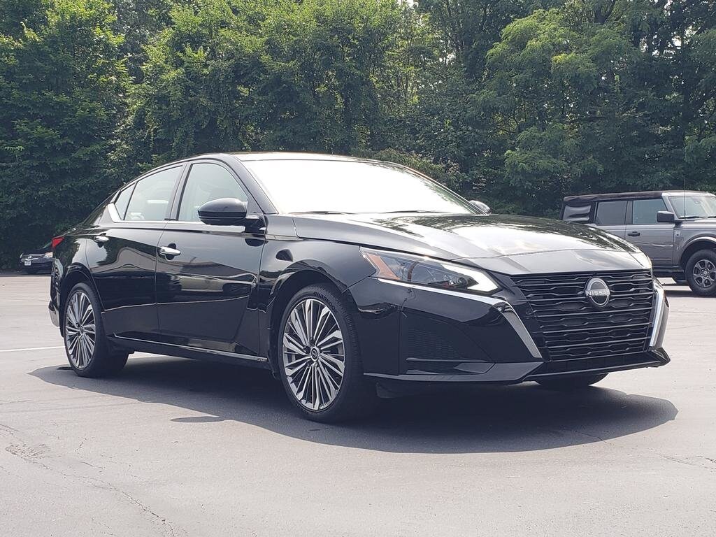 Used 2024 Nissan Altima SL Sedan