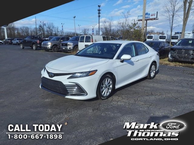 2022 Toyota Camry LE's photo