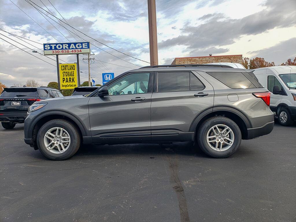 2026 Ford Explorer photo 3